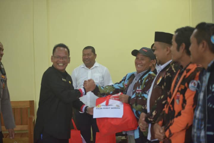 Bupati Pakpak Bharat dan Kapolres Hadiri Baksos Polri Presisi Serentak