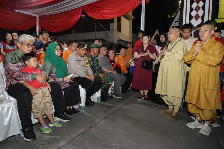 Meriahkan Perayaan Cap Go Meh, dr Susanti Lepas Pawai Barongsai dan Naga Liong Meriahkan Perayaan Cap Go Meh, dr Susanti Lepas Pawai Barongsai dan Naga Liong