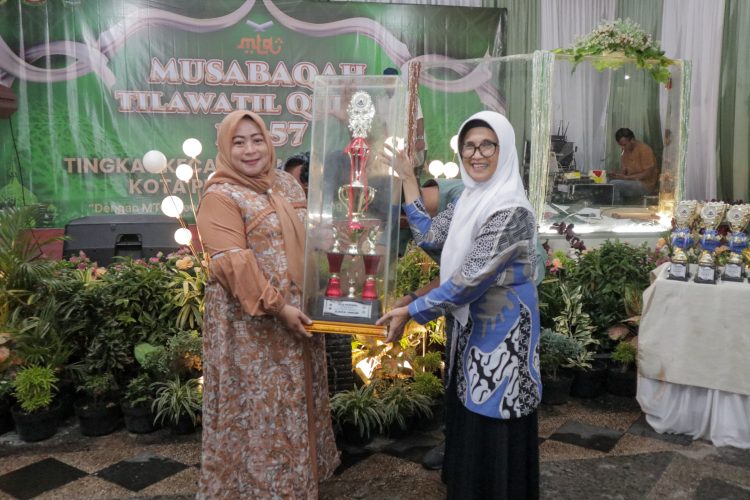Wali Kota Pematangsiantar dr Susanti Dewayani SpA Menutup MTQN ke-57 Tingkat Kecamatan Siantar Barat Wali Kota Pematangsiantar dr Susanti Dewayani SpA Menutup MTQN ke-57 Tingkat Kecamatan Siantar Barat