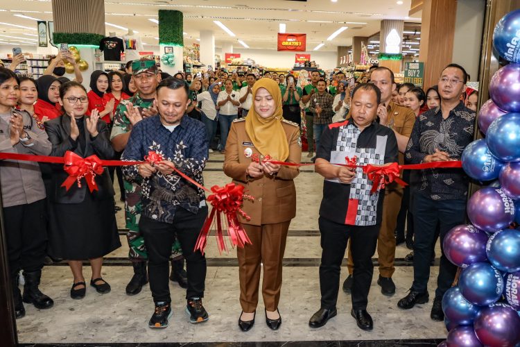 Wakil Wali Kota Pematangsiantar Herlina Resmikan Irian Supermarket dan Departement Store Wakil Wali Kota Pematangsiantar Herlina Resmikan Irian Supermarket dan Departement Store