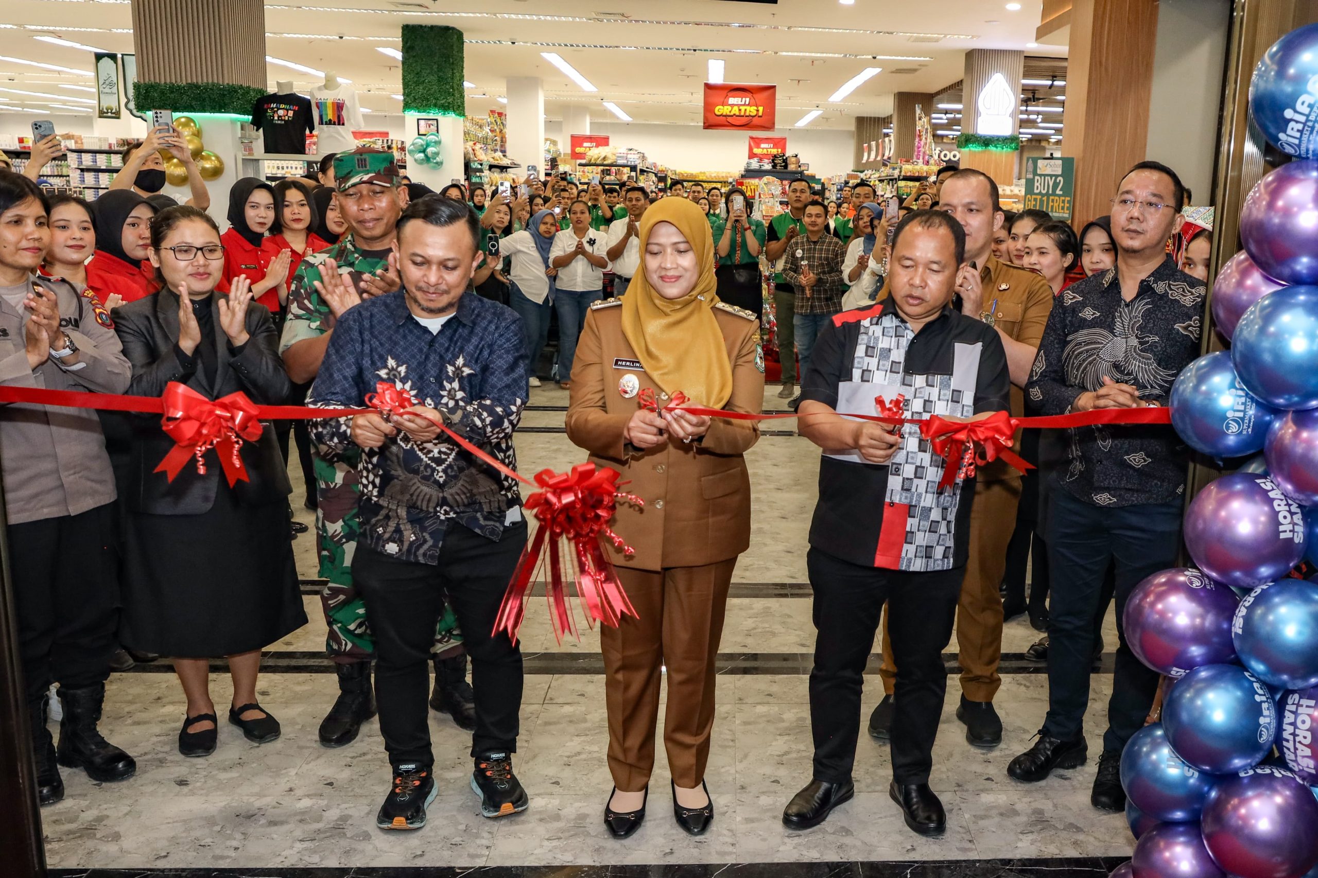 Wakil Wali Kota Pematangsiantar Herlina Resmikan Irian Supermarket dan Departement Store Wakil Wali Kota Pematangsiantar Herlina Resmikan Irian Supermarket dan Departement Store
