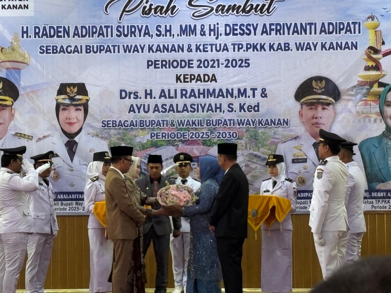 Pisah Sambut Raden Adipati Surya dan Ketua TP PKK kepada Ali Rahman- Ayu Sebagai Bupati dan Wakil Bupati Way Kanan