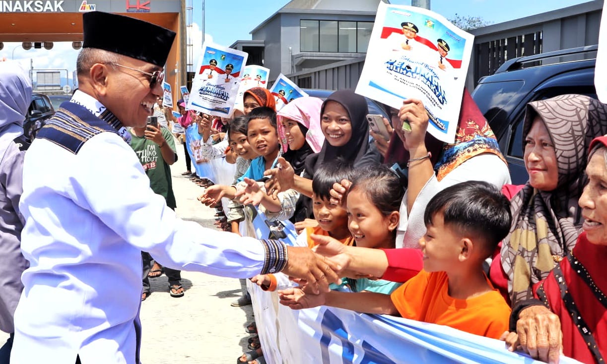 Bupati Simalungun DR H Anton Achmad Saragih dan Wakil Bupati Benny Gusman Sinaga Disambut Masyarakat dengan Antusias