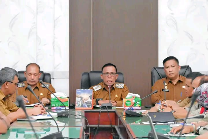 Bupati Tapteng Langsung Pimpin Rakorpem Dihari Pertama Kerja Bupati Tapteng Langsung Pimpin Rakorpem Dihari Pertama Kerja