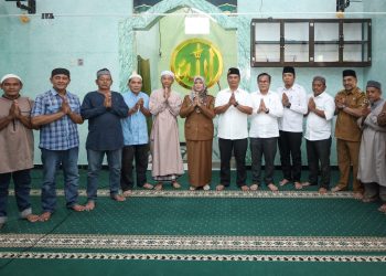 Ramadhan Berbagi, Wakil Wali Kota Pematangsiantar Herlina dan Dirut Perumda Tirta Uli Kunjungi Masjid Al-Fatih 