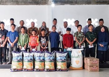 Wakil Wali Kota Pematangsiantar, Dirut Perumda Tirta Uli  dan Tim Ramadhan Berbagi PA Taruna Melati