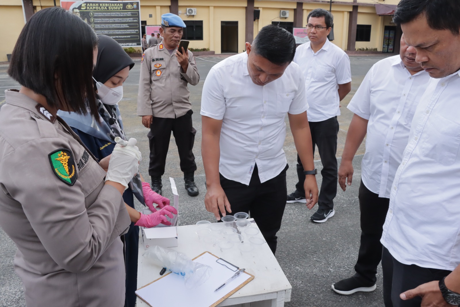 26 Personil Satnarkoba Polres Pematangsiantar Tes Urine Secara Mendadak 26 Personil Satnarkoba Polres Pematangsiantar Tes Urine Secara Mendadak