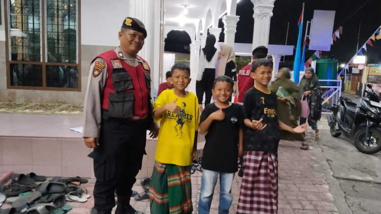 Antisipasi Gangguan Kamtibmas , Sat Samapta Polres Pematangsiantar Patroli Taraweh di Mesjid Darul Aman Antisipasi Gangguan Kamtibmas , Sat Samapta Polres Pematangsiantar Patroli Taraweh di Mesjid Darul Aman