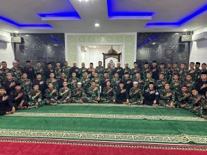 Perkuat Sinergitas, Brimob Sumut dan Yonif 123/Rajawali Gelar Salat Tarawih Bersama di Padang Sidempuan
