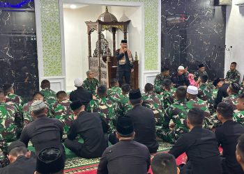 Perkuat Sinergitas, Brimob Sumut dan Yonif 123/Rajawali Gelar Salat Tarawih Bersama di Padang Sidempuan