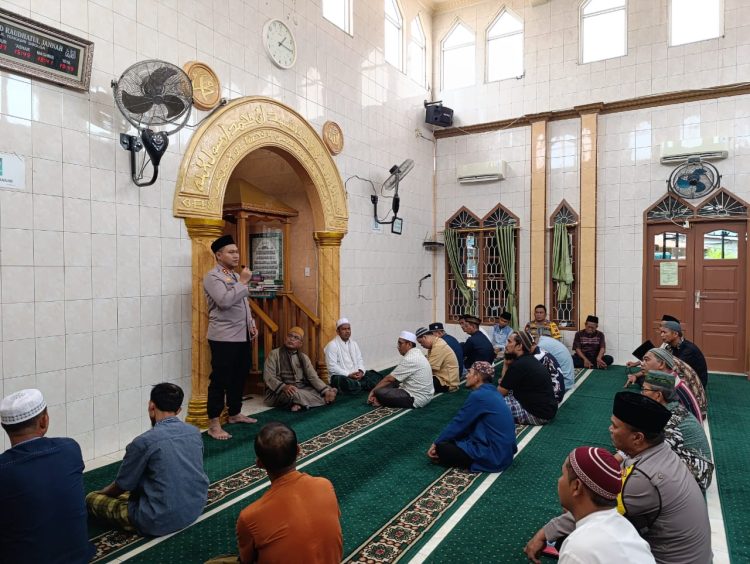 Aktif Laksanakan Jumat Curhat, Jemaah Apresiasi Kinerja Kapolres Sibolga