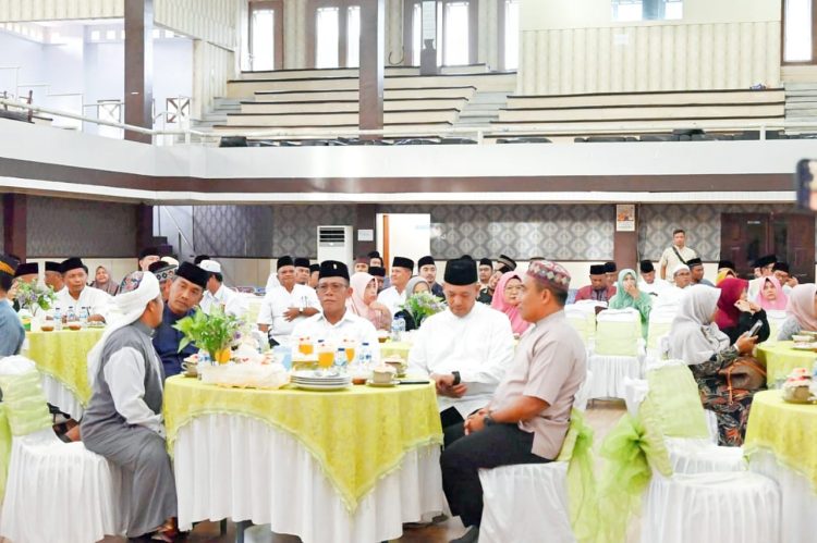 Buka Puasa Bersama, Bupati Tapteng Lepas 52 Tim Safari Ramadhan