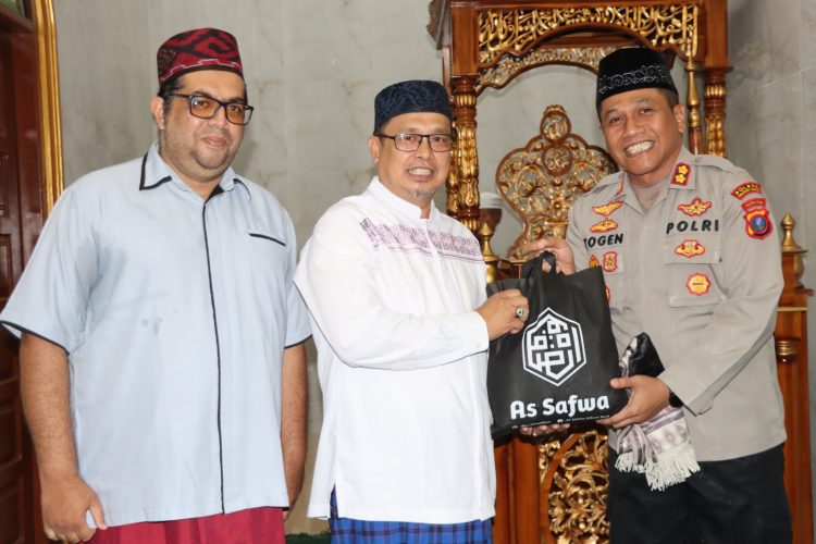 Kapolres Pematangsiantar Gelar Safari Kultum Subuh di Masjid Dakwah Kapolres Pematangsiantar Gelar Safari Kultum Subuh di Masjid Dakwah