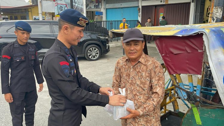 Sinergitas TNI-POLRI Di Bulan Ramadhan, Brimob Polda Sumut Berbagi Takjil Dan Gelar Buka Puasa Bersama