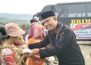 Semangat Ramadhan, Batalyon C Satuan Brimob Polda Sumut Santuni Masyarakat di TPA Padang Sidempuan