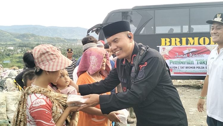 Semangat Ramadhan, Batalyon C Satuan Brimob Polda Sumut Santuni Masyarakat di TPA Padang Sidempuan