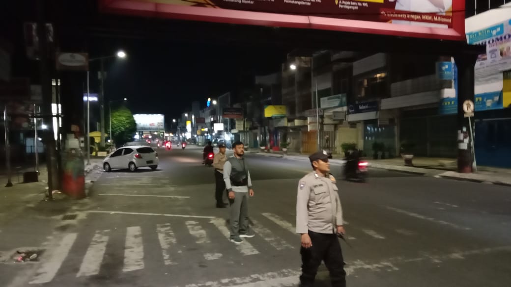 Pastikan Bulan Ramadhan Kodusif, Polres Pematangsiantar Laksanakan KRYD Hingga Subuh Pastikan Bulan Ramadhan Kodusif, Polres Pematangsiantar Laksanakan KRYD Hingga Subuh