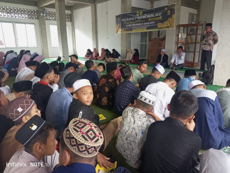 Semarak Ramadhan 1446 H, Siswa SMP Negeri 1 Salak Ikuti Pesantren Kilat di Masjid Nurul Islam