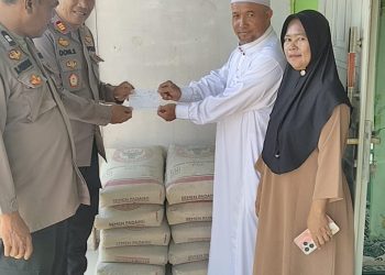 Berbagi Itu Indah, Kapolsek Siantar Marihat Salurkan Bantuan di Masjid Mesjid Al-Amin Sidomulyo