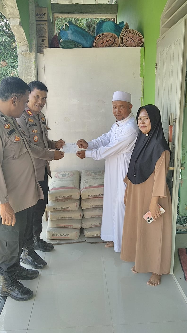 Berbagi Itu Indah, Kapolsek Siantar Marihat Salurkan Bantuan di Masjid Mesjid Al-Amin Sidomulyo