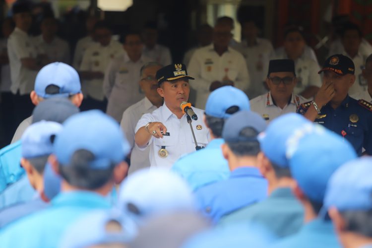Bupati Lampung Barat Berikan Arahan dan Motivasi kepada Petugas Pemadam Kebakaran