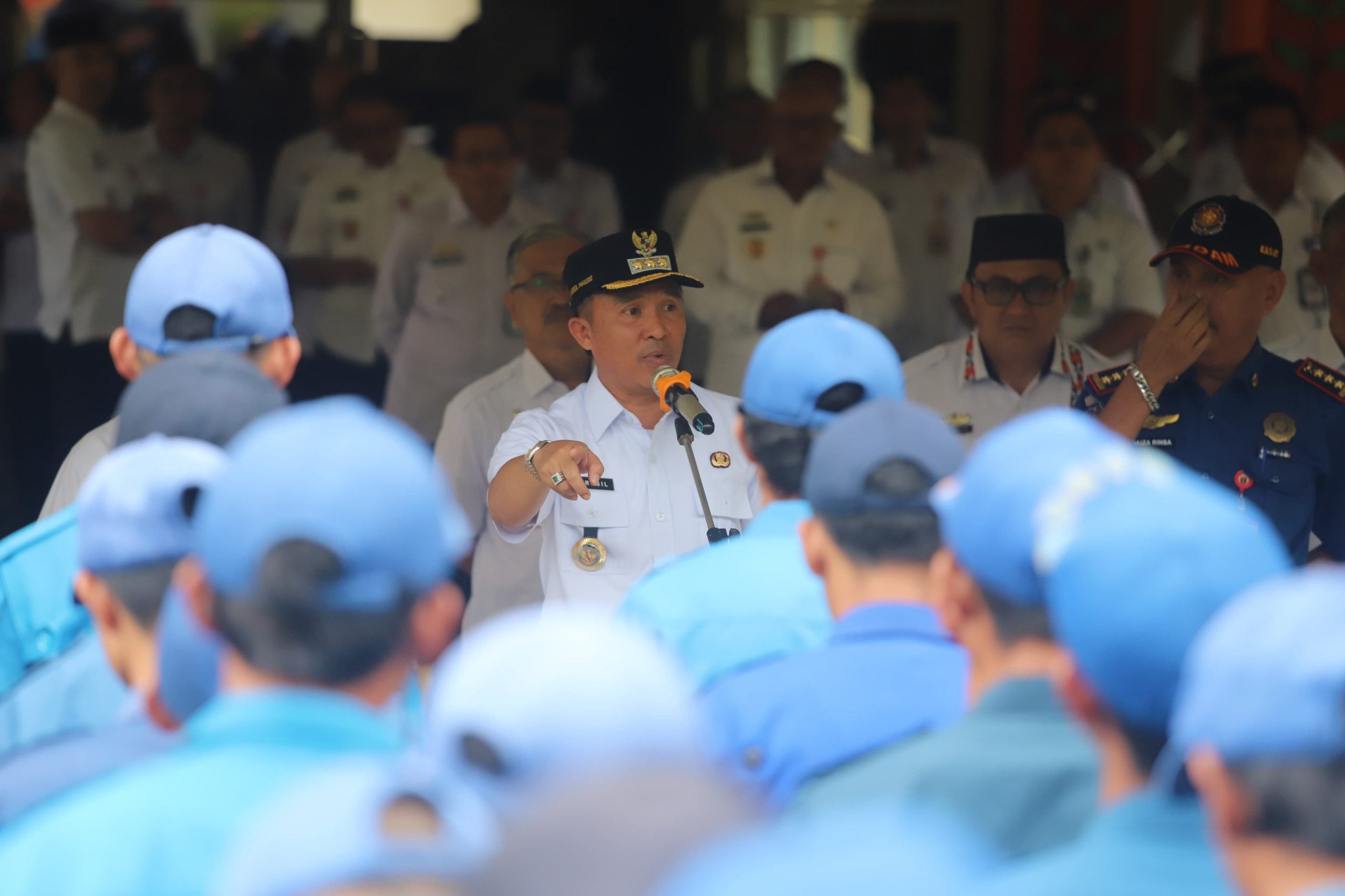 Bupati Lampung Barat Berikan Arahan dan Motivasi kepada Petugas Pemadam Kebakaran