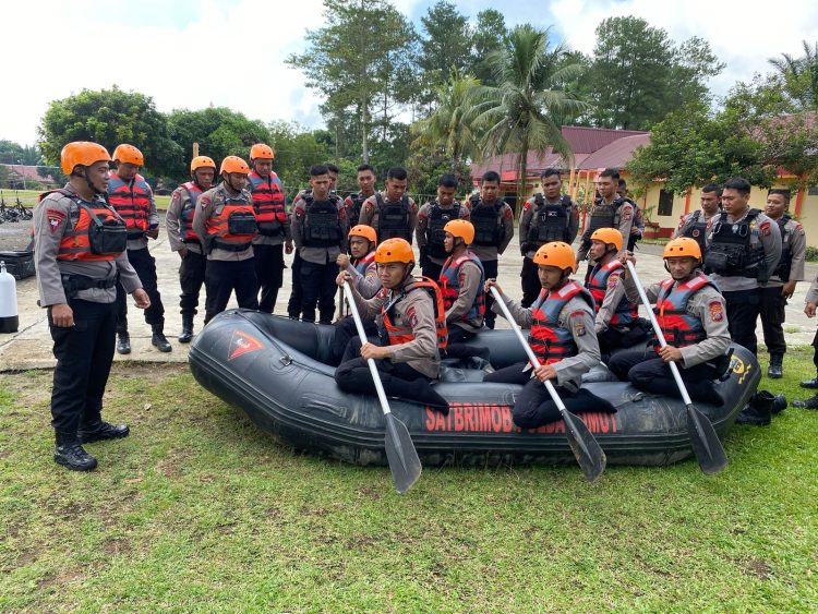 Latihan SAR Brimob Sumut, Kombes Pol. Rantau Isnur Eka : Pentingnya Kesiapan Personel Menghadapi Berbagai Kondisi Darurat