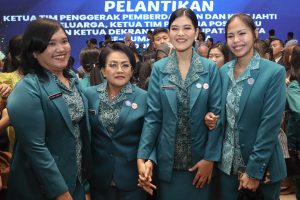 Ny Liswati Wesly Silalahi Resmi Dilantik Menjadi Ketua TP PKK, Pembina Posyandu, dan Ketua Dekranasda Kota Pematangsiantar Periode 2025-2030 Ny Liswati Wesly Silalahi Resmi Dilantik Menjadi Ketua TP PKK, Pembina Posyandu, dan Ketua Dekranasda Kota Pematangsiantar Periode 2025-2030