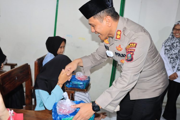 Lebih Ceria Dalam Menjalani Ibadah Puasa, Kapolres Pematangsiantar Berbagi Takjil Ramadhan 1446 H di Panti Asuhan Putri Aisyiyah Muhammadiyah