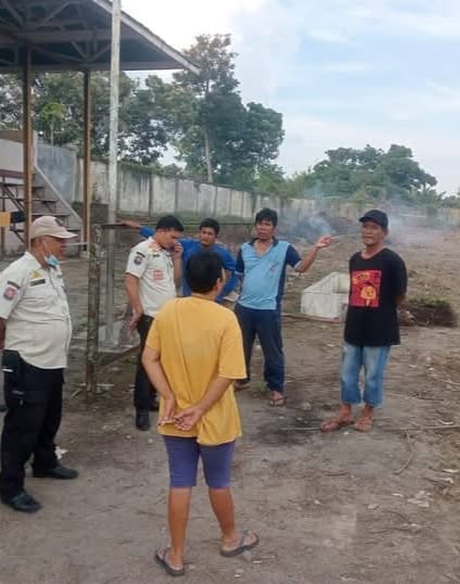 Satpol PP Kota Pematangsiantar Berikan Imbauan Dan Pendekatan Persuasif Kepada Warga Agar Membongkar Bangunan di Seputaran