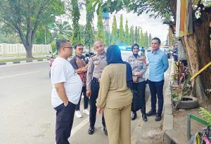 Antusias Masyarakat Saksikan Kegiatan Pak Bhabin Produksi Konten Edukasi Tertib Berlalu Lintas di Sumut
