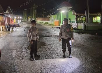 Polisi Patroli Subuh di Banjit, Bangunkan Warga Untuk Sahur