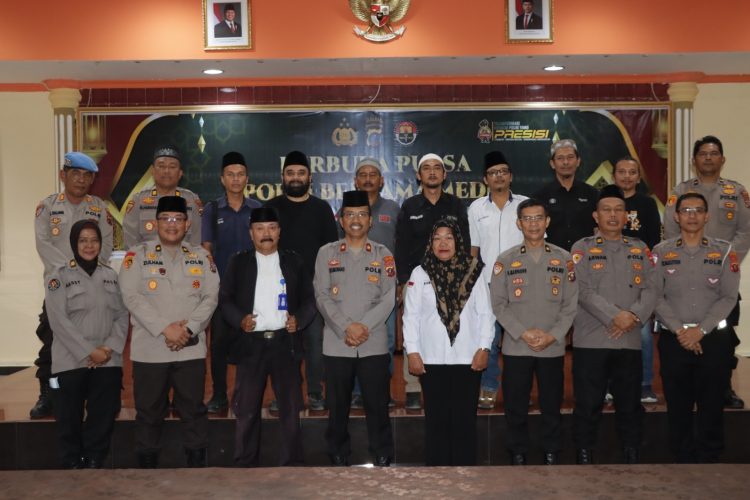Polres Pematangsiantar Bagi Takjil dan Buka Puasa Bersama Pimpinan Media dan Wartawan
