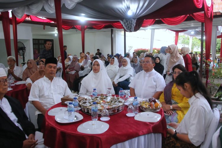 Wali Kota Pematangsiantar Wesly Silalahi Hadiri Berbuka Puasa Yang Digelar Oleh Wakil Wali Kota Herlina Wali Kota Pematangsiantar Wesly Silalahi Hadiri Berbuka Puasa Yang Digelar Oleh Wakil Wali Kota Herlina