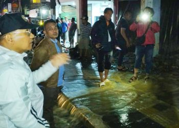 Bupati Simalungun Tinjau Langsung Banjir Bandang di Parapat dan Temui Korban Luka