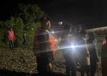 Sinergi Brimob, Polres dan BPBD Atasi Tanah Longsor dan Banjir Bandang di Parapat