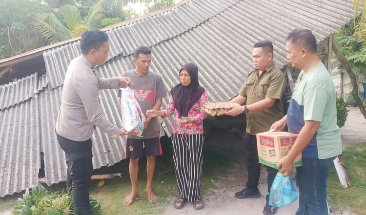 Polres Sergai dan Wartawan Peduli Bantu Warga Korban Rumah Roboh, Implementasi Polri Untuk Masyarakat