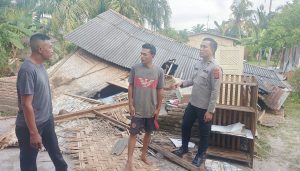Polres Sergai dan Wartawan Peduli Bantu Warga Korban Rumah Roboh, Implementasi Polri Untuk Masyarakat