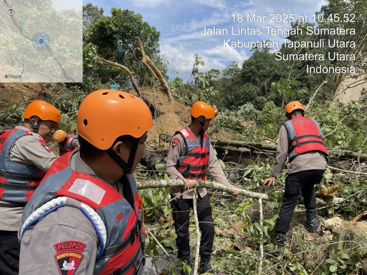 Gempa Tapanuli Utara Picu Longsor, Brimob Polda Sumut Kerahkan 30 Personel Buka Akses Jalan