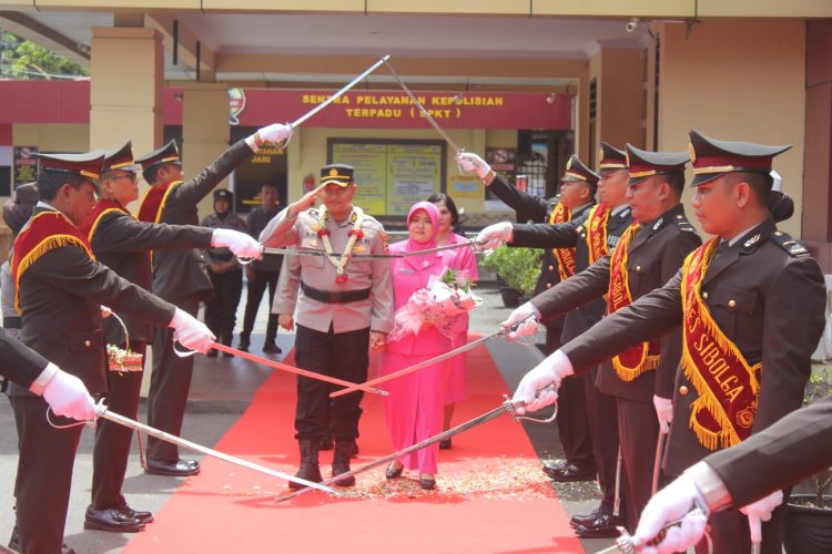 Penyambutan Dan Pelepasan Kapolres Sibolga AKBP Eddy Inganta Dan AKBP Achamd Fauzy