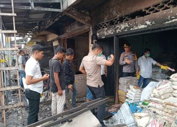 Polres Taput Olah TKP Peristiwa Kebakaran yang Menghanguskan 27 Unit Rumah di Muara Taput