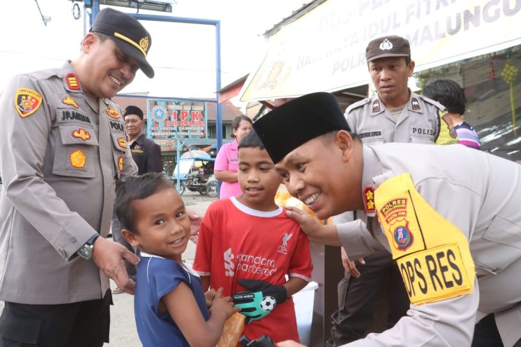 Kapolres Simalungun Berbagi Takjil Gratis, Wujudkan Kepedulian Selama Bulan Ramadhan