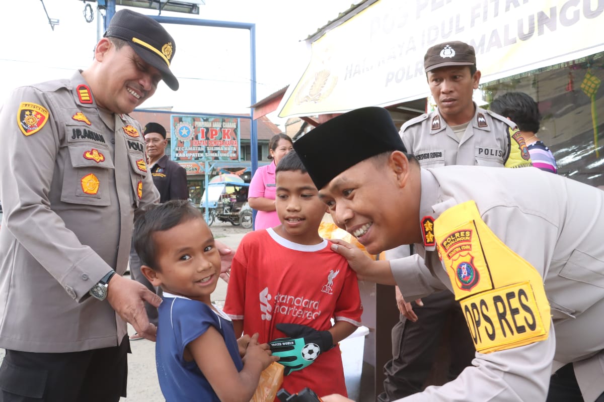 Kapolres Simalungun Berbagi Takjil Gratis, Wujudkan Kepedulian Selama Bulan Ramadhan
