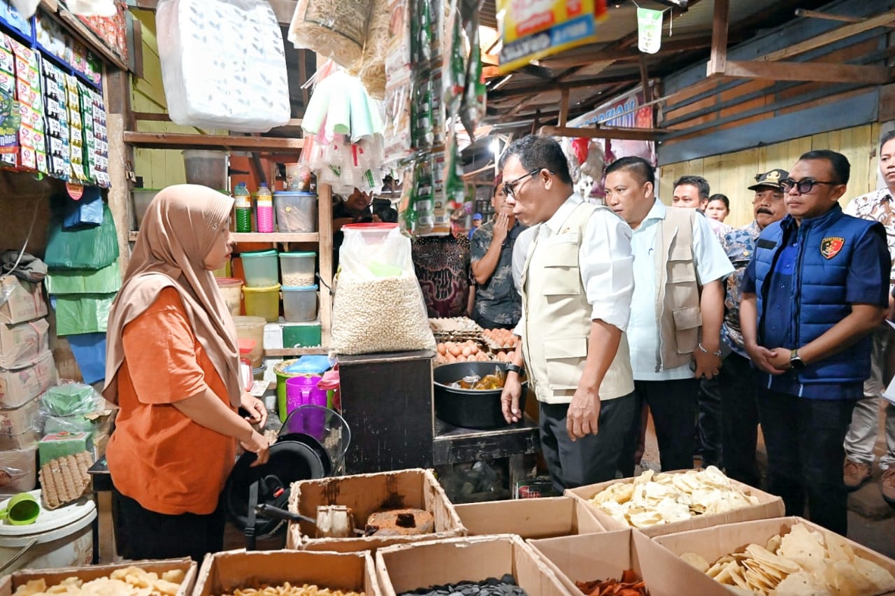 Bupati Tapteng Sidak Pasar Tradisional Dan Modern, Pastikan Harga Stabil Jelang Idul Fitri