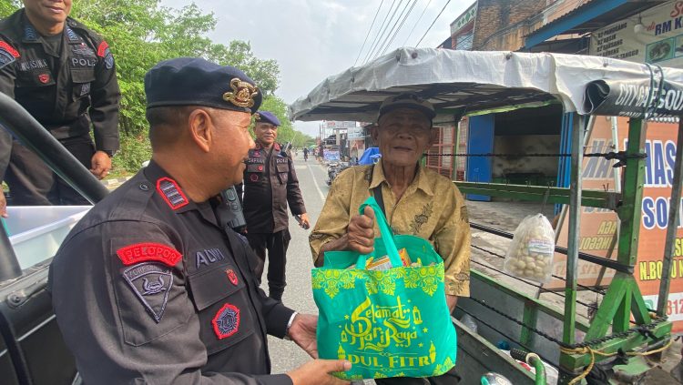 Sentuhan Kasih Brimob Polda Sumut, Aksi Berbagi yang Menyatukan Hati dan Masyarakat