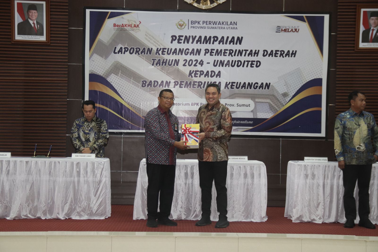 Bupati Pakpak Bharat Serahkan LKPD TA2024 ke BPK RI Perwakilan Sumut 