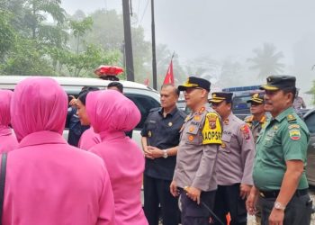 Wabup Pakpak Bharat Bersama Kapolres Kunjungi Pos PAM dan Pos Pelayanan Operasi Ketupat Toba 2025