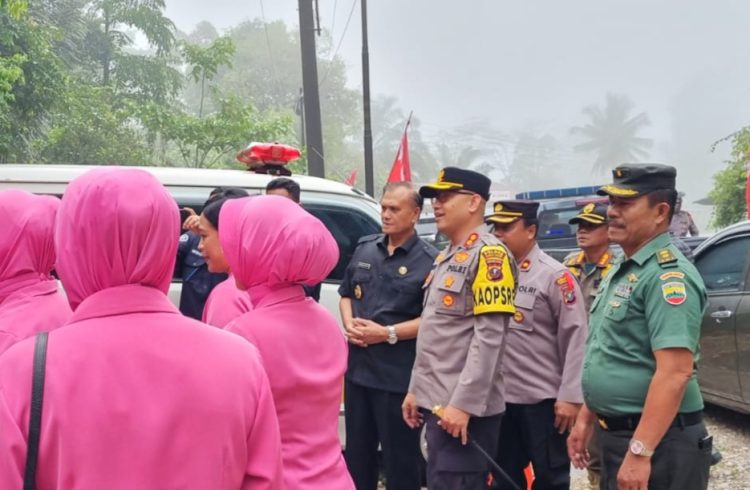 Wabup Pakpak Bharat Bersama Kapolres Kunjungi Pos PAM dan Pos Pelayanan Operasi Ketupat Toba 2025