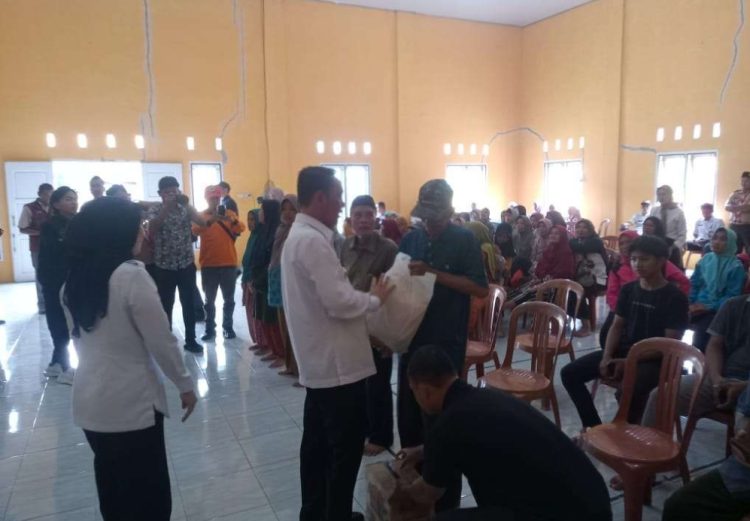 Pemkab Way Kanan Berikan Bantuan Warga Terdampak Banjir