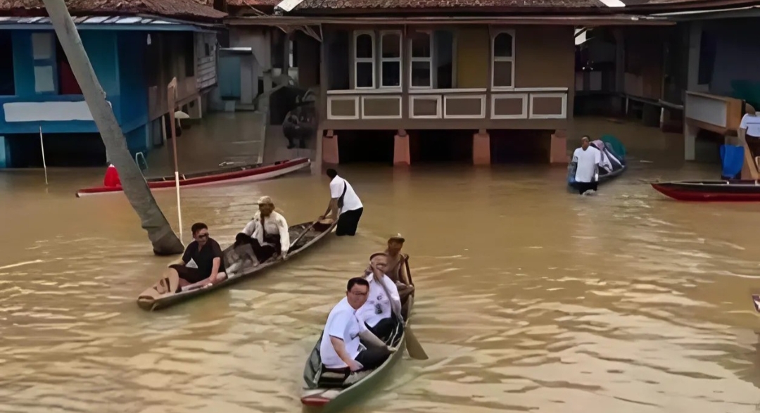 Bupati dan Wakil Bupati Way Kanan Tinjau Banjir di Sri Menanti